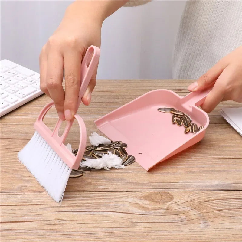 Mini Desktop Cleaning Set – Small Broom and Dustpan for Keyboards, Cat & Hamster Areas, and Pet Care