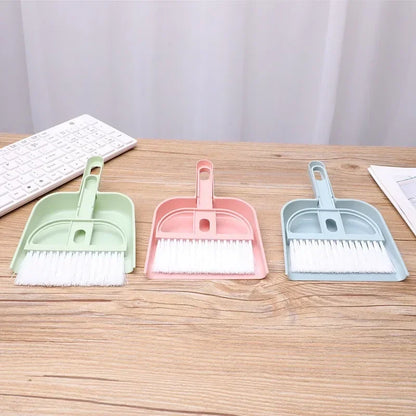 Mini Desktop Cleaning Set – Small Broom and Dustpan for Keyboards, Cat & Hamster Areas, and Pet Care